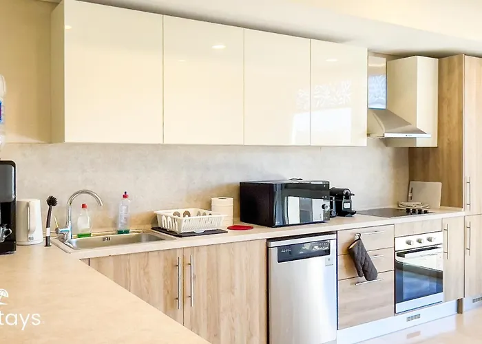 Ollystays Mangrovy Seaview Penthouse 3br & Pool Access * Gurdaka