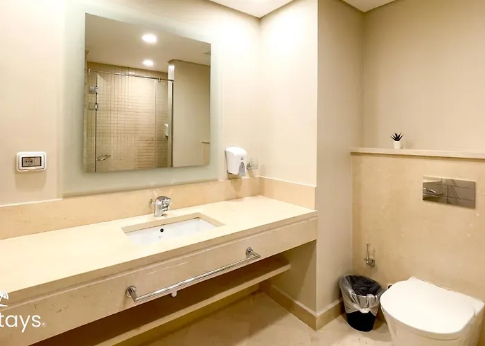 Ollystays Mangrovy Seaview Penthouse 3br & Pool Access Gurdaka